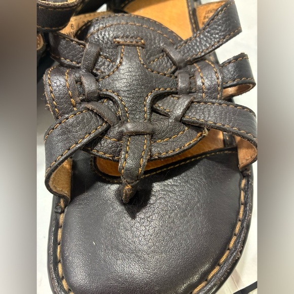 Born Woman’s Black Slide Sandal Size 6 Hand Crafted Leather Shield Design - Picture 2 of 9